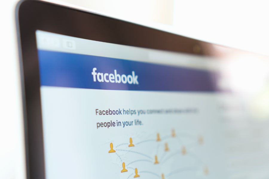 cambiar el idioma en facebook